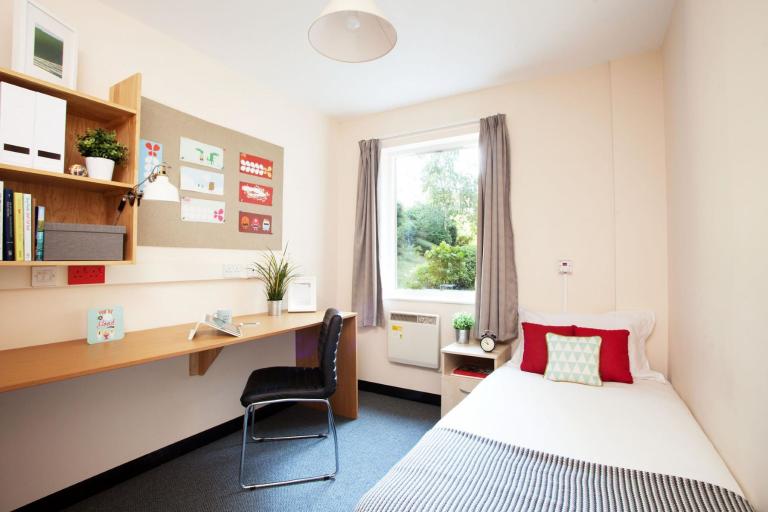 alpadia-london-city-camp-accomodation